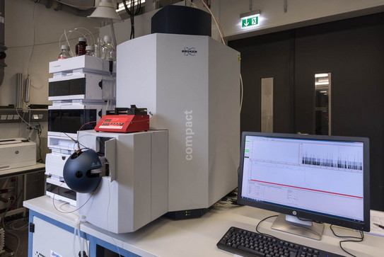 Bruker compact Mass time of flight system Bruker compact