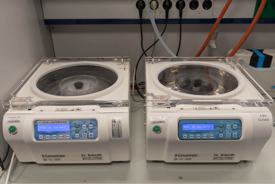 Vacuum centrifuges Vacuum centrifuges
