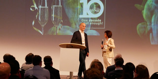 Prof. Benjamin List und Prof. Havenith-Neven auf der Bühne Prof. Benjamin List und Prof. Havenith-Neven auf der Bühne