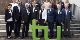 Teilnehmer Feierstunde Gruppenbild Teilnehmer Feierstunde